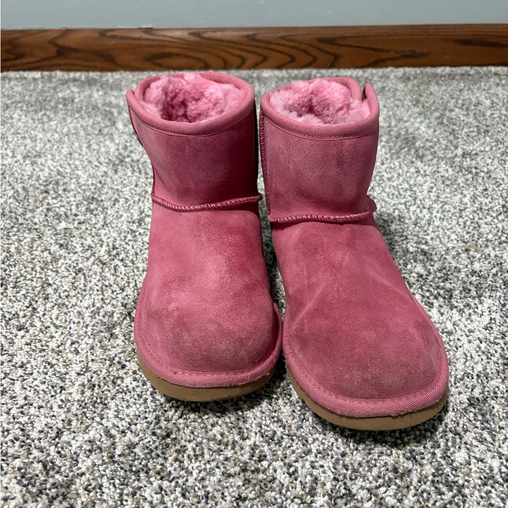 UGG Winter Pink Boots size 5 Jona Mini pink Suede Sheepskin Casual 1118890K